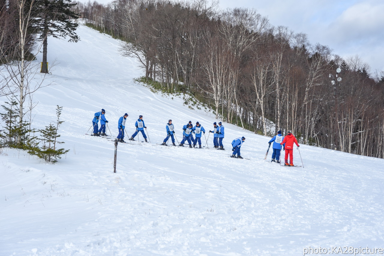 十勝サホロリゾート　サホロゴンドラ営業開始。山頂から山麓まで、全長約3,300ｍのロング滑走が可能です！